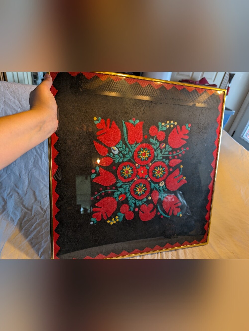 2/100$ Vintage Red and Teal Floral Embroidered felt Wall Art